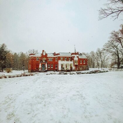 White snow and Luznava Manor