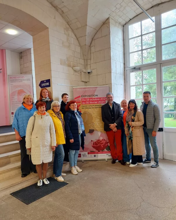 SENRIKJĒ ABATIJA un IZSTĀDE "ROSEMANIA"