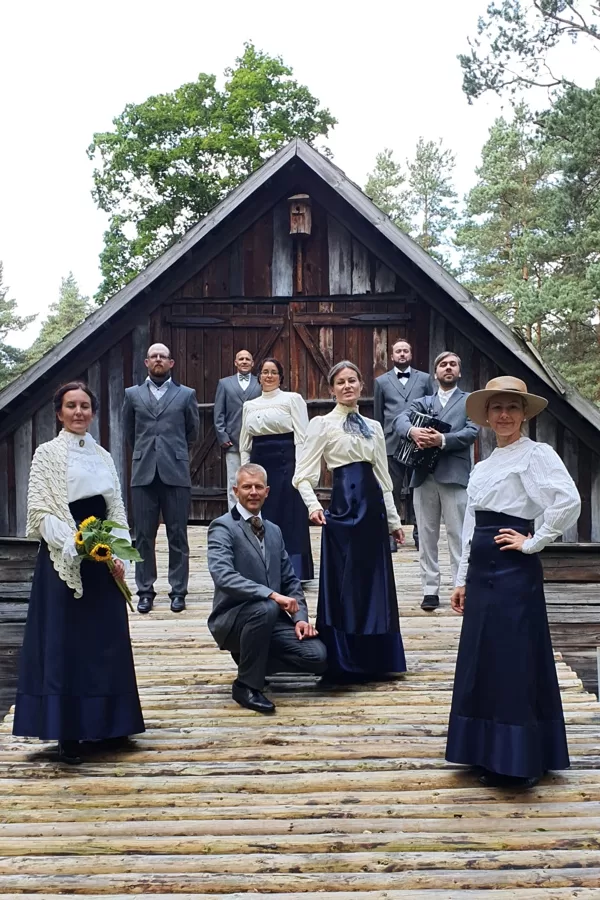 Kadriļu dejotāji Latvijas Etnogrāfiskajā brīvdabas muzejā 05/09/2020
