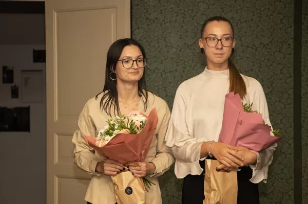 BABA, KURŪ ŠKĀRSTEIKLA BĀRNI VAIRA NAPĪDZEIVUOS. Foto izstādes atklāšana 09/10/2024