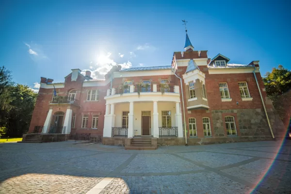 SAULES PIELIETĀ MUIŽA