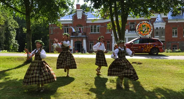 Dziesmu un deju svētku norise "Saulesvija" piestāj Lūznavā 20/07/2021