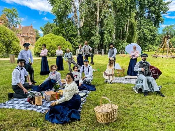 Quadrille dance group of the Manor at Jaunmoku Castle garden festival 04/07/2021